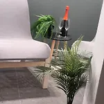 Ylly Aparts Apartment *