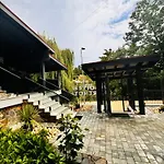 Ylly Aparts Apartment *