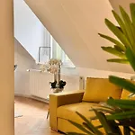 Ylly Aparts Apartment
