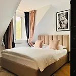 Ylly Aparts Apartment *