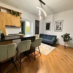Ylly Aparts Apartment