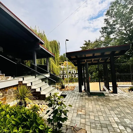 Ylly Aparts Apartamento *