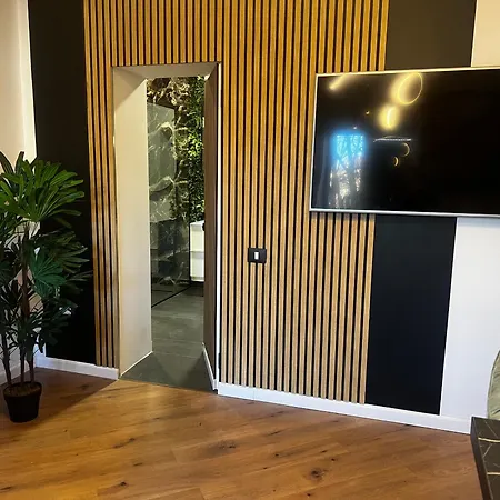 Ylly Aparts Apartment