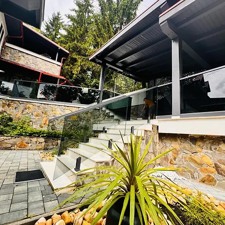 Ylly Aparts Apartamento Braşov