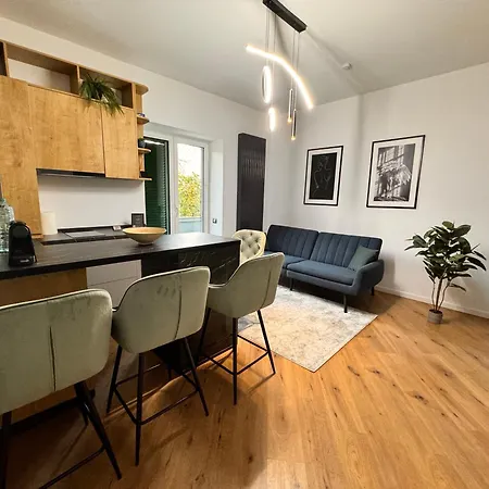 Ylly Aparts Apartment