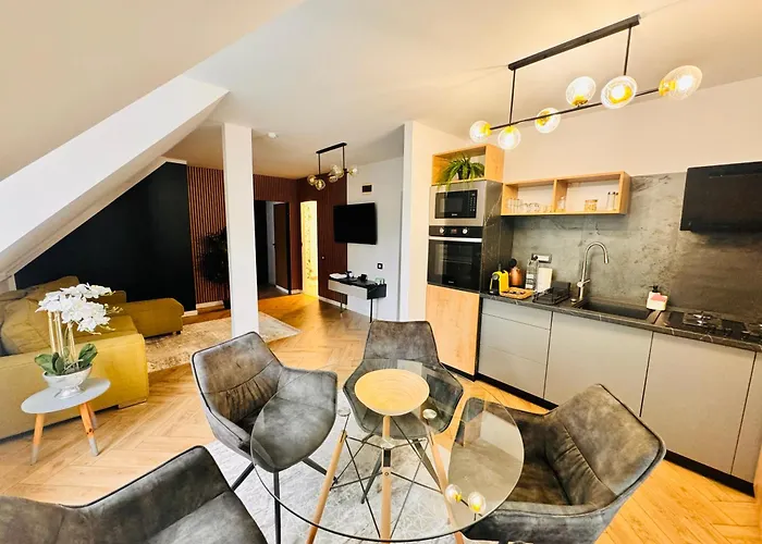 Ylly Aparts 브라쇼브